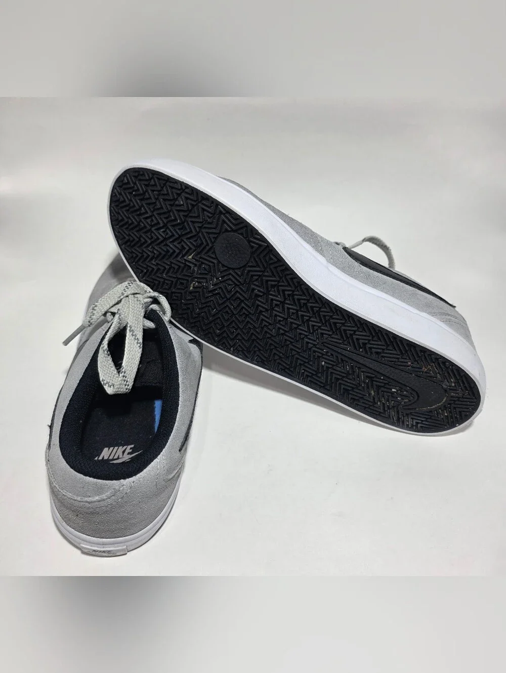 Nike SB Gray Suede Skate Shoes Sneakers Men's US 8.5 Black Swoosh